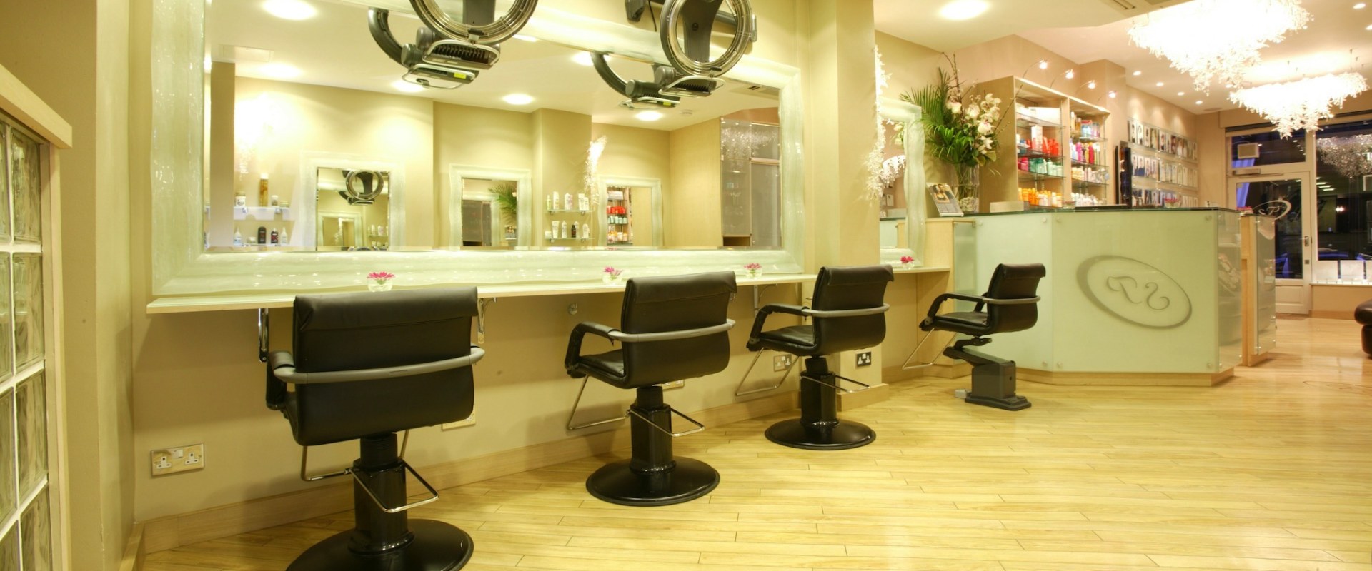 Discounts for Seniors at Beauty Salons in London - Get the Best Deals Now!
